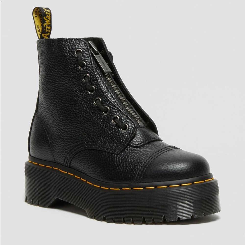 NEW SINCLAIR MILLED NAPPA LEATHER PLATFORM BOOTS Size US 7